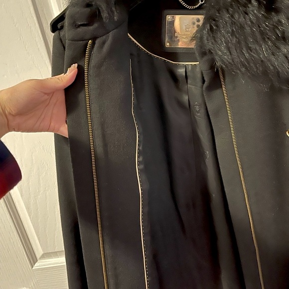 Massimo Dutti Black coat with gold buttons and removable fur collar - Picture 7 of 13